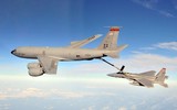 [ẢNH] 'Thùng xăng bay' KC-135 Mỹ suýt gây họa vì tự động bổ nhào