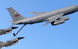 [ẢNH] 'Thùng xăng bay' KC-135 Mỹ suýt gây họa vì tự động bổ nhào