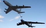 [ẢNH] 'Thùng xăng bay' KC-135 Mỹ suýt gây họa vì tự động bổ nhào