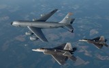 [ẢNH] 'Thùng xăng bay' KC-135 Mỹ suýt gây họa vì tự động bổ nhào