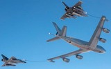 [ẢNH] 'Thùng xăng bay' KC-135 Mỹ suýt gây họa vì tự động bổ nhào