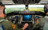 [ẢNH] 'Thùng xăng bay' KC-135 Mỹ suýt gây họa vì tự động bổ nhào