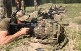 [ẢNH] Vệ binh Quốc gia Ukraine thay thế súng AK bằng súng AR-15 Mỹ