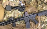 [ẢNH] Vệ binh Quốc gia Ukraine thay thế súng AK bằng súng AR-15 Mỹ
