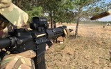 [ẢNH] Vệ binh Quốc gia Ukraine thay thế súng AK bằng súng AR-15 Mỹ