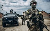 [ẢNH] Vệ binh Quốc gia Ukraine thay thế súng AK bằng súng AR-15 Mỹ