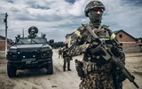 [ẢNH] Vệ binh Quốc gia Ukraine thay thế súng AK bằng súng AR-15 Mỹ