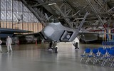 Sai sót trong lau rửa khiến tiêm kích F-22 Raptor Mỹ lao xuống đất cháy rụi