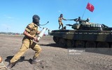 Xe tăng ly khai Ukraine rầm rập áp sát phòng tuyến quân chính phủ