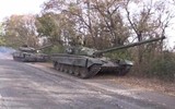Xe tăng ly khai Ukraine rầm rập áp sát phòng tuyến quân chính phủ