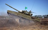 Xe tăng ly khai Ukraine rầm rập áp sát phòng tuyến quân chính phủ