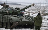 Xe tăng ly khai Ukraine rầm rập áp sát phòng tuyến quân chính phủ