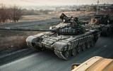 Xe tăng ly khai Ukraine rầm rập áp sát phòng tuyến quân chính phủ