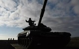 Hàng trăm xe tăng Nga áp sát biên giới Ukraine, sẵn sàng can thiệp vào miền Đông?