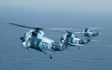 Trực thăng SH-3 Sea King Iran vừa đột nhiên áp sát tàu đổ bộ USS Essex Mỹ