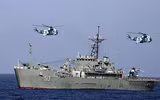 Trực thăng SH-3 Sea King Iran vừa đột nhiên áp sát tàu đổ bộ USS Essex Mỹ