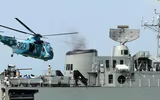 Trực thăng SH-3 Sea King Iran vừa đột nhiên áp sát tàu đổ bộ USS Essex Mỹ
