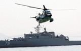 Trực thăng SH-3 Sea King Iran vừa đột nhiên áp sát tàu đổ bộ USS Essex Mỹ