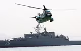 Trực thăng SH-3 Sea King Iran vừa đột nhiên áp sát tàu đổ bộ USS Essex Mỹ