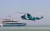 Trực thăng SH-3 Sea King Iran vừa đột nhiên áp sát tàu đổ bộ USS Essex Mỹ