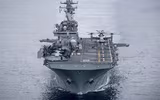 Trực thăng SH-3 Sea King Iran vừa đột nhiên áp sát tàu đổ bộ USS Essex Mỹ