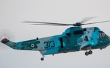 Trực thăng SH-3 Sea King Iran vừa đột nhiên áp sát tàu đổ bộ USS Essex Mỹ