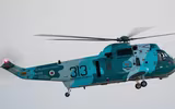 Trực thăng SH-3 Sea King Iran vừa đột nhiên áp sát tàu đổ bộ USS Essex Mỹ