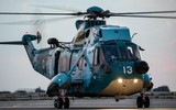 Trực thăng SH-3 Sea King Iran vừa đột nhiên áp sát tàu đổ bộ USS Essex Mỹ