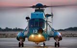 Trực thăng SH-3 Sea King Iran vừa đột nhiên áp sát tàu đổ bộ USS Essex Mỹ