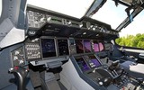 Vận tải cơ A-400M chở theo lính đặc nhiệm Anh vừa hạ cánh xuống Ukraine