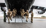 Vận tải cơ A-400M chở theo lính đặc nhiệm Anh vừa hạ cánh xuống Ukraine