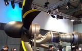 Vận tải cơ A-400M chở theo lính đặc nhiệm Anh vừa hạ cánh xuống Ukraine