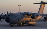Vận tải cơ A-400M chở theo lính đặc nhiệm Anh vừa hạ cánh xuống Ukraine