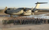 Vận tải cơ A-400M chở theo lính đặc nhiệm Anh vừa hạ cánh xuống Ukraine