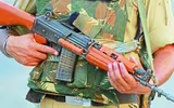 Vì sao Ấn Độ buông bỏ súng trường tấn công INSAS nội địa để tìm đến AK Nga?