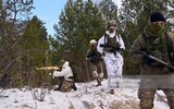 Quân đội Ukraine gây sốc khi phải dùng AK gỗ vì thiếu súng thật