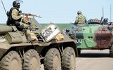 Quân đội Ukraine gây sốc khi phải dùng AK gỗ vì thiếu súng thật