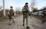 Quân đội Ukraine gây sốc khi phải dùng AK gỗ vì thiếu súng thật