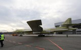 Oanh tạc cơ Tu-160M2 mới tinh đầu tiên của Nga tung cánh sau gần 30 năm