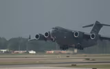 Vận tải cơ khổng lồ C-17 của Anh đem tên lửa chống tăng tới Ukraine