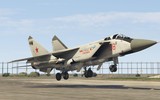 Tiêm kích MiG-31K Nga sập càng khi cất cánh khiến thân trước bị xé toạc