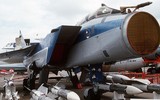 Tiêm kích MiG-31K Nga sập càng khi cất cánh khiến thân trước bị xé toạc