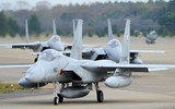 'Đại bàng bất bại' F-15 Nhật Bản lao xuống biển