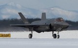 'Đại bàng bất bại' F-15 Nhật Bản lao xuống biển