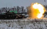 Khí tài quân sự hạng nặng Nga bất ngờ tập kết chỉ cách Ukraine 15km