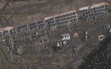 Khí tài quân sự hạng nặng Nga bất ngờ tập kết chỉ cách Ukraine 15km