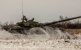 Khí tài quân sự hạng nặng Nga bất ngờ tập kết chỉ cách Ukraine 15km