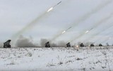 Khí tài quân sự hạng nặng Nga bất ngờ tập kết chỉ cách Ukraine 15km