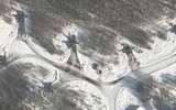 Khí tài quân sự hạng nặng Nga bất ngờ tập kết chỉ cách Ukraine 15km