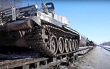 Khí tài quân sự hạng nặng Nga bất ngờ tập kết chỉ cách Ukraine 15km